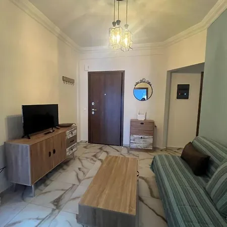Cozy Center Apartment *